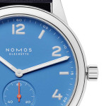 NOMOS Glashütte - Club Automat Datum signalblau
