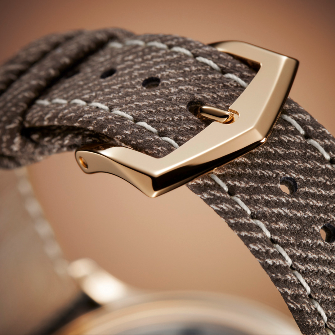 PP_4946R-001_DET_Web Medium Res Armband